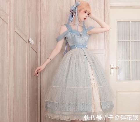  lo@lo娘才16岁，双腿竟自带“丝袜特效”，穿出面粉腿让人心动