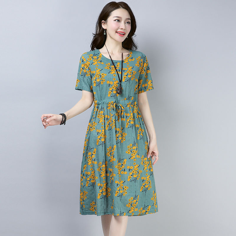 女人爱美不分年龄，中年女人穿这裙，高雅又洋气，特有女人味