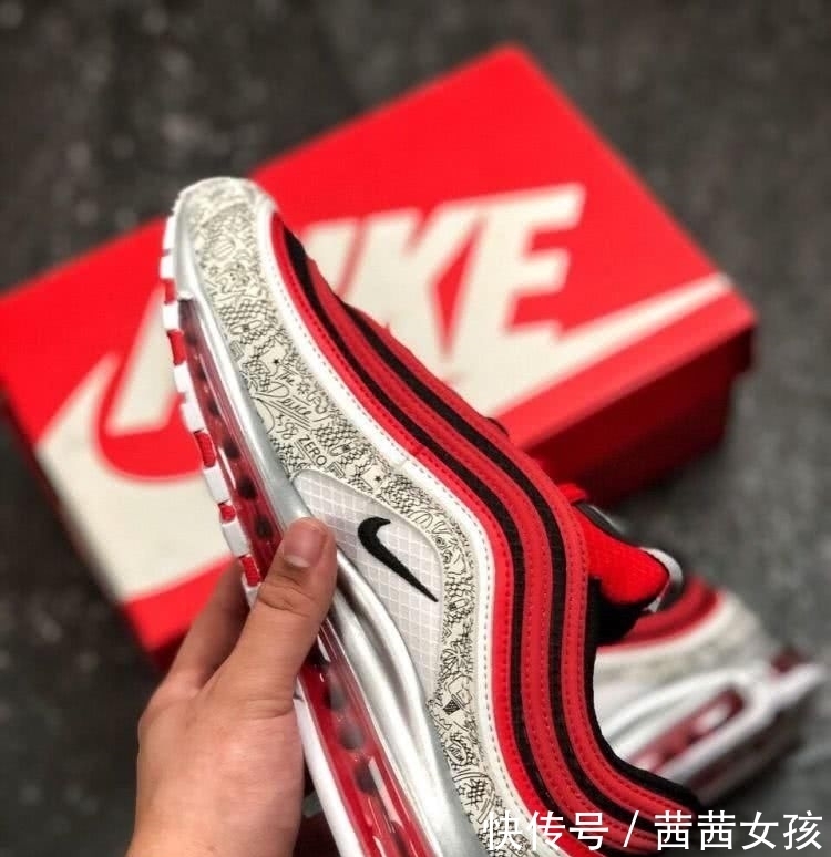 『竟然』塔图姆专属鞋款,竟然不是篮球鞋!耐克Air max97涂鸦印花开箱测评@