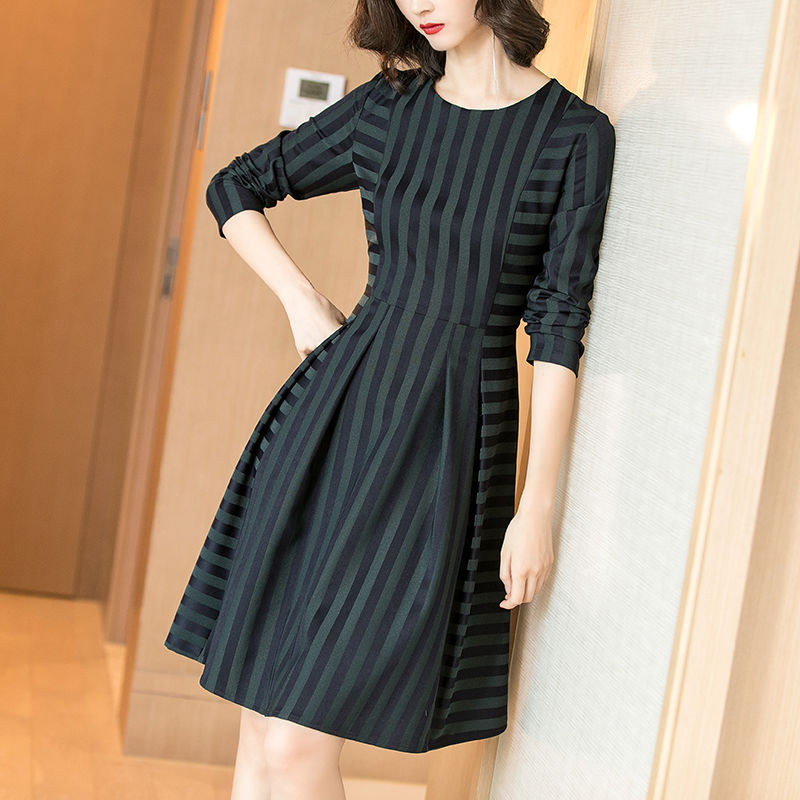 足足等了5天，这裙子提前开卖了!虽贵，但比十件旗袍还端庄优雅