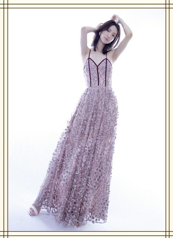 金晨不过在T恤上打了个结,不仅小蛮腰出来了,连腿都长一大截!