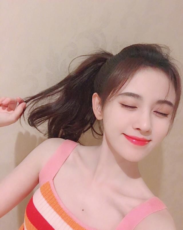 「 气质」“小女生”打扮显清新精致，满满仙女气质，鞠婧祎古典风美到冒泡