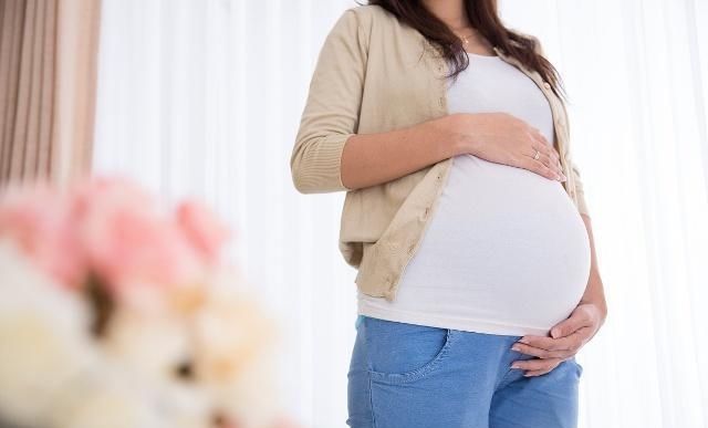  要紧：怀孕中晚期，孕妈肚子总是发硬，要紧吗？过来人给你传授经验