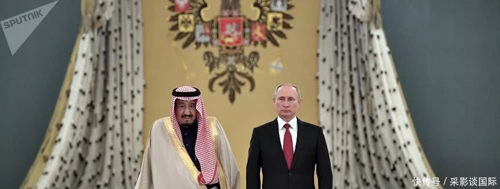 世界杯上普京频频摊手,俄罗斯和沙特在场外发