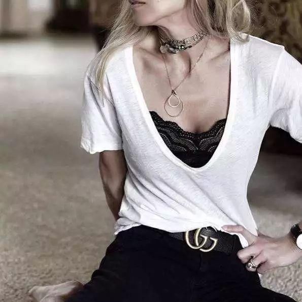 蔡依林又调皮了!穿紧身衣现身机场，转身才发现原来大有乾坤