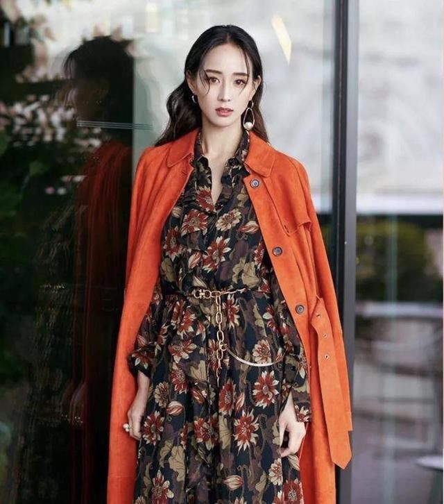  感觉：无论多大年纪的女人，穿碎花裙要记住“4不要”，不然显土没气质