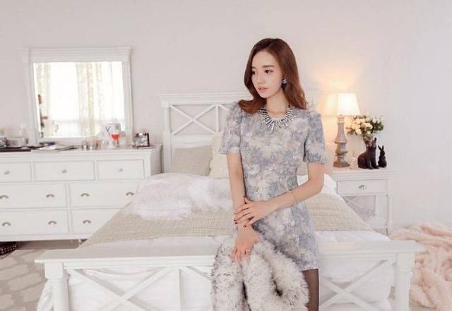 美丽的你为什么只喜欢穿黑色丝袜和包臀裙