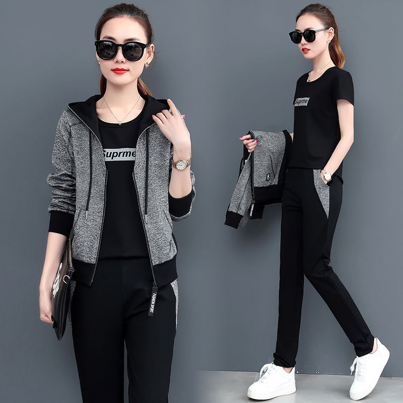 中秋没一件像样的衣服怎么行?这款初秋新款“金丝绒”，减龄拉风