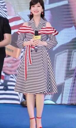 赵雅芝牛掰！居然穿这么大胆的短裙走机场？白娘子的好感全败光了