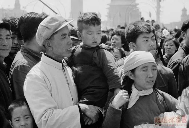 老照片：瑞士人勒内布里拍1976年前的中国