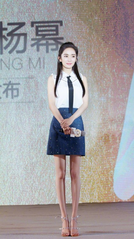 造型师放过杨幂吧，每次高跟鞋不低10cm，脚都快变形了！