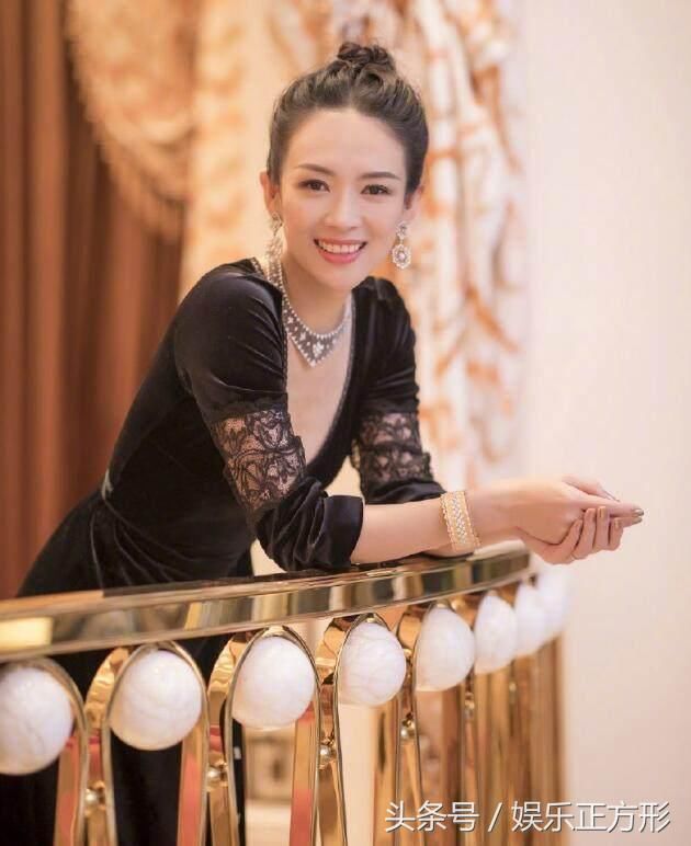 39岁章子怡一身透视薄纱长裙出席活动 惊艳十足！网友：真美