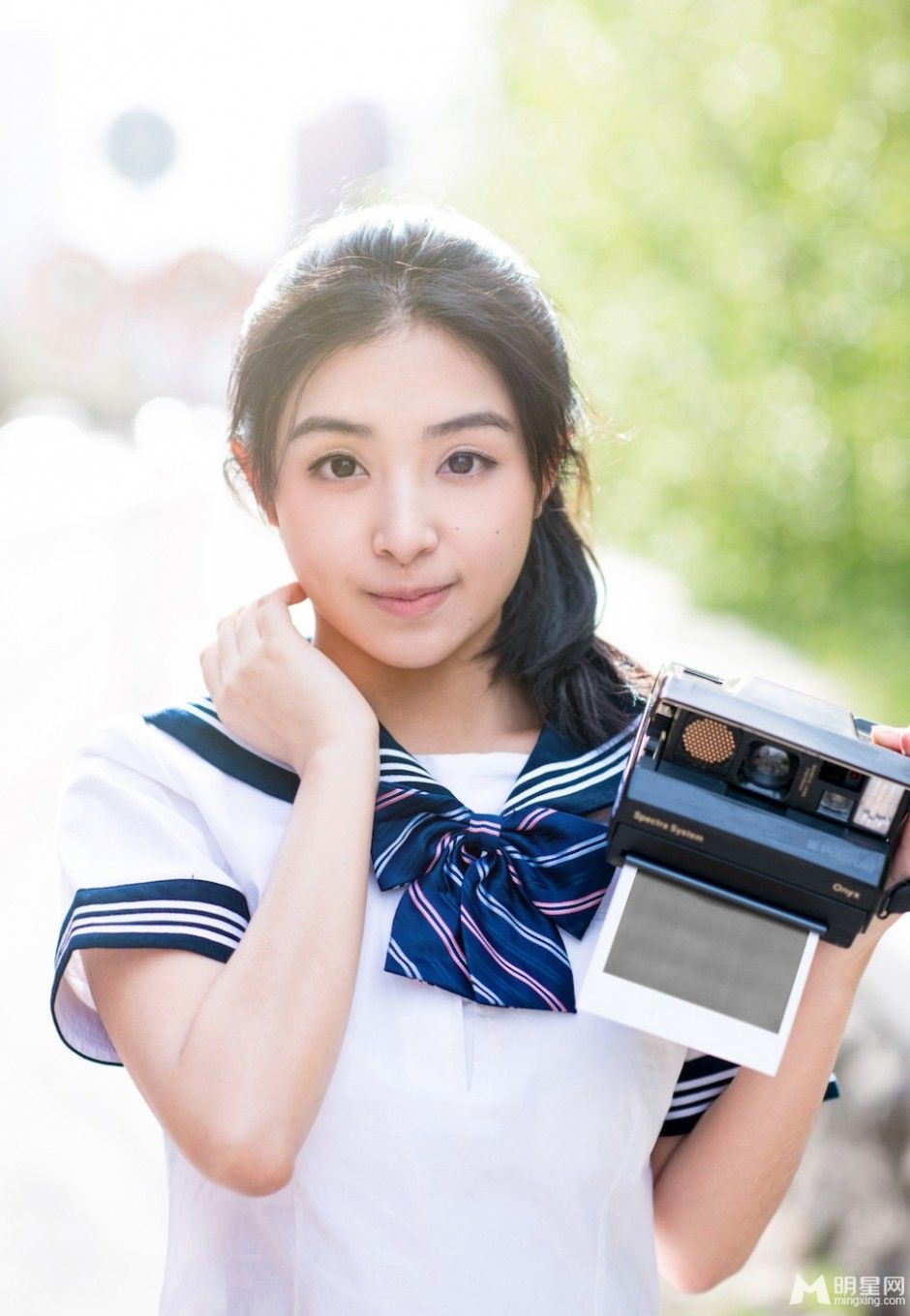 张含韵变身优雅女神范写真图集,时尚气质,美丽佳人!