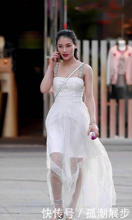  「美女」时尚美女的连衣裙打造仙女般气质，轻巧可人的搭配秀出潮人风范