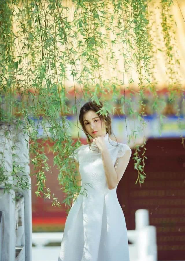  [多了一份属于]用喜欢的裙子，开启属于春天的时尚模式穿搭