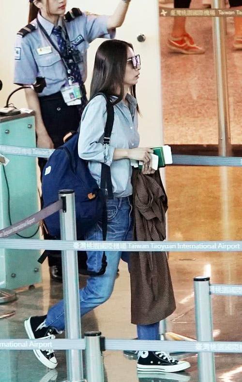 歌神田馥甄穿着这么6,三件连衣裙穿身上,像剪衣杂货铺的老板娘