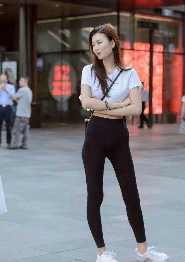街拍：个性的美女穿出自己独特的味道，要多美就能有多美！