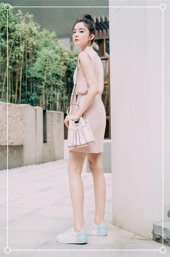 麻花辫和丸子头哪个才是减龄神器？看看同岁的杨紫和娜扎就知道了