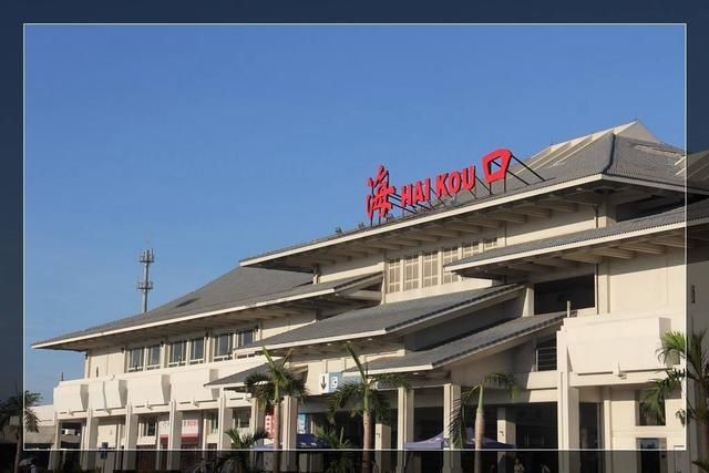  「比拼」中国各大城市火车站书法题字大比拼，哪个写得最好？