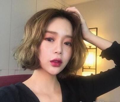 短发这样剪瘦脸时髦还减龄，最瘦脸的4款短发，堪比微整形!