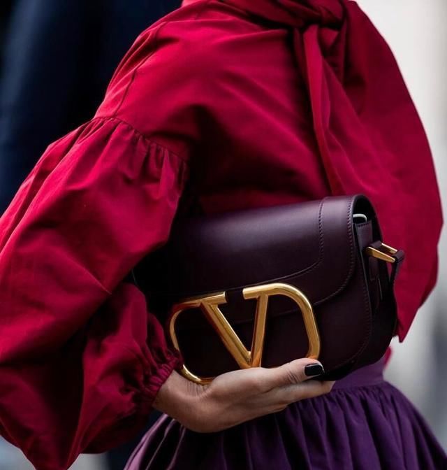  「个性」秋冬怎么穿搭,除了会穿还要会搭,6款包包搭配出个性的自己