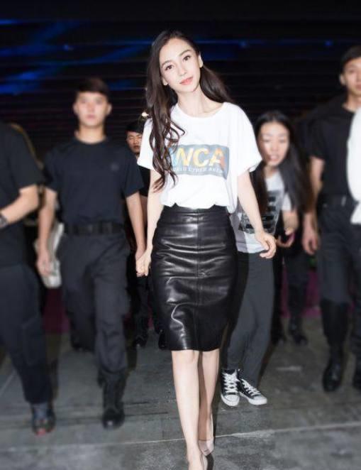 杨颖竟然玩起高跟鞋诱惑，尽显女人味，网友直呼：受不了了！