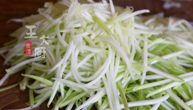  吃腻：普通肉丸都吃腻了？这道咖喱小丸子香味浓郁，让你胃口大开
