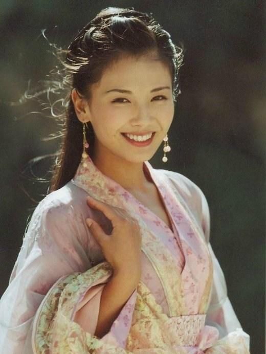 看完刘涛和余男的穿搭，你就知道什么叫做气场一米八了!