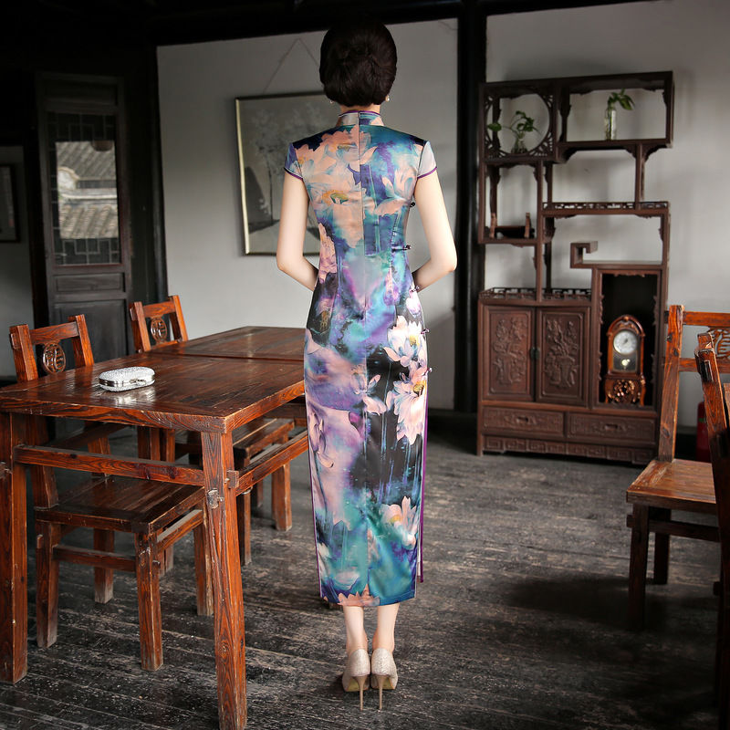 妈妈50岁了,当天她穿这高雅旗袍裙,美翻全场,美的惊艳所有人