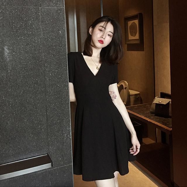 突然火爆的一种裙:“流氓裙”!性感有女人味，推荐80后女人穿