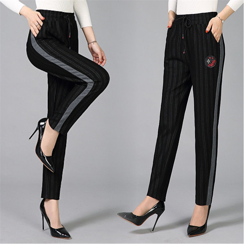 厉害了我的妈妈，秋天这样穿出门，瞧着比大姑娘还嫩美的多