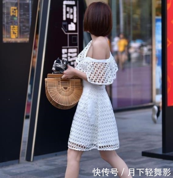 #美女#街拍美女:身材高挑的小姐姐,连衣裙穿搭,美如小仙女!