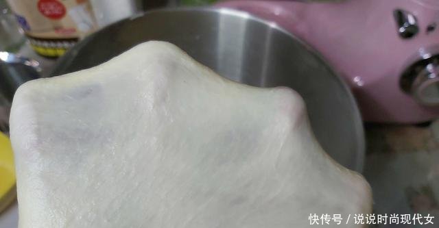  『发酵』小朋友非常喜欢的小餐包，蓝莓果酱夹心小餐包，简单易作酸甜可口