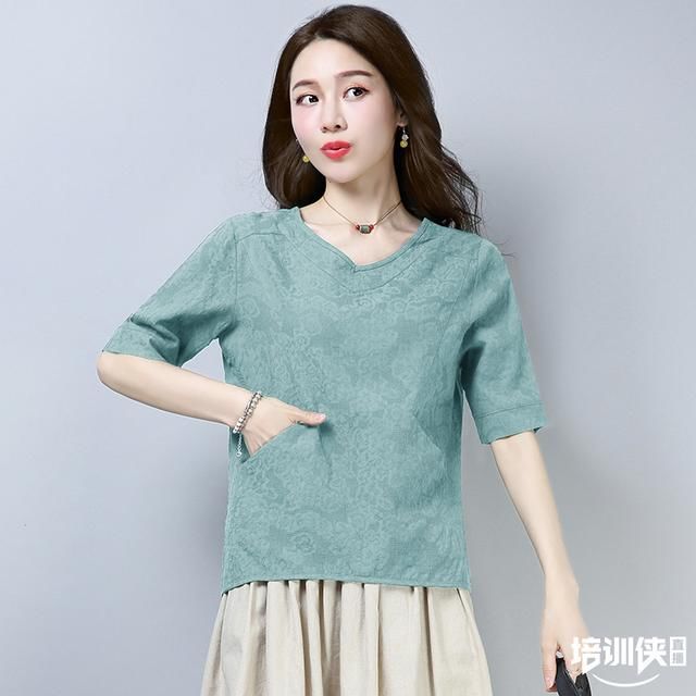 天热了！怕热女人尽量少穿连衣裙，多学下面女人这样穿小衫，很美