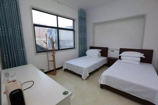 中原铁路：村民头回坐高铁