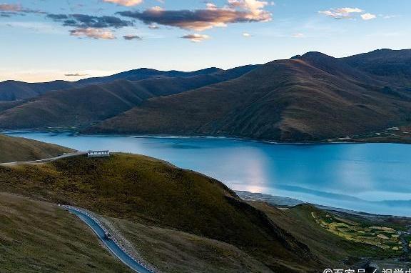 川藏线：背包女在哭泣，为何搭车这么难？老司机说出了原因