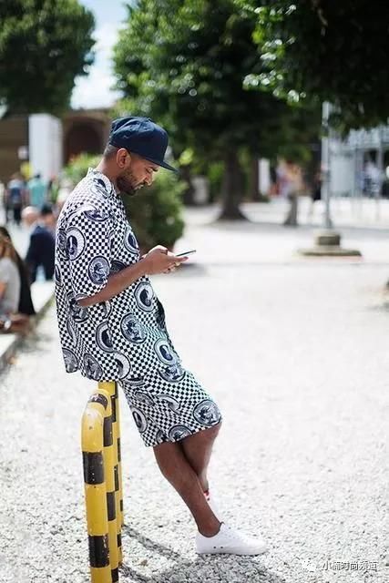 你只需要掌握3个穿搭原则，就不用害怕印花短裤搭不好！