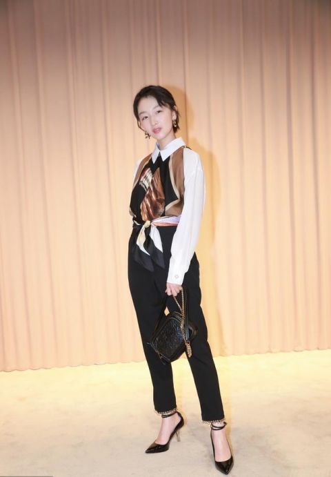  『下半身搭配』吸烟裤+衬衫=春夏职场最佳穿搭CP