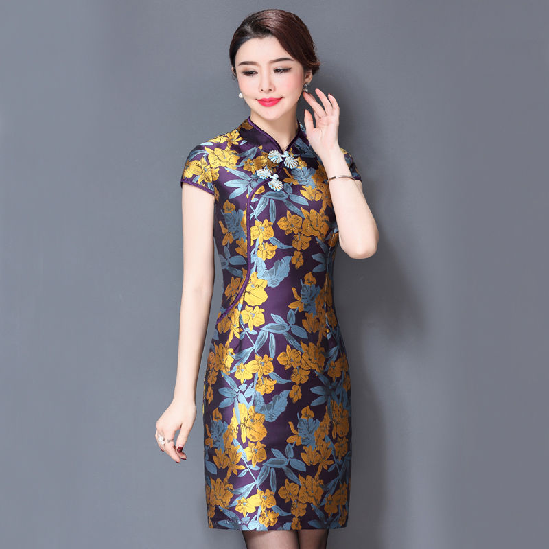 姐姐结婚,妈妈穿了这件礼服,高贵优雅还气质,亲戚们都很羡慕