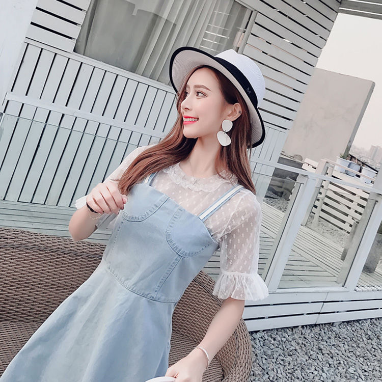 女人胆子越来越大了，短裙不穿安全裤，却从不怕走光!美丽又性感