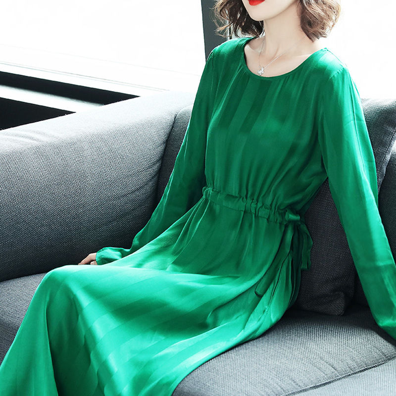 哇新款秋装,姐穿着洋气美丽,俏皮可爱,同事眼红的爆叫,太好看