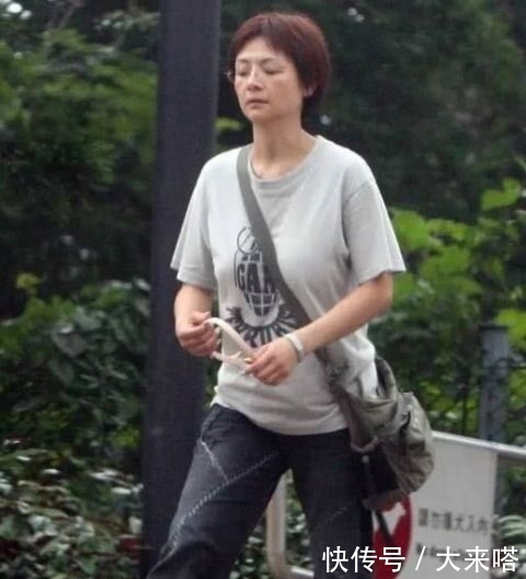  「难以」54岁的叶子楣淡出娱乐圈如今难以认出，美人终究有迟暮的那天