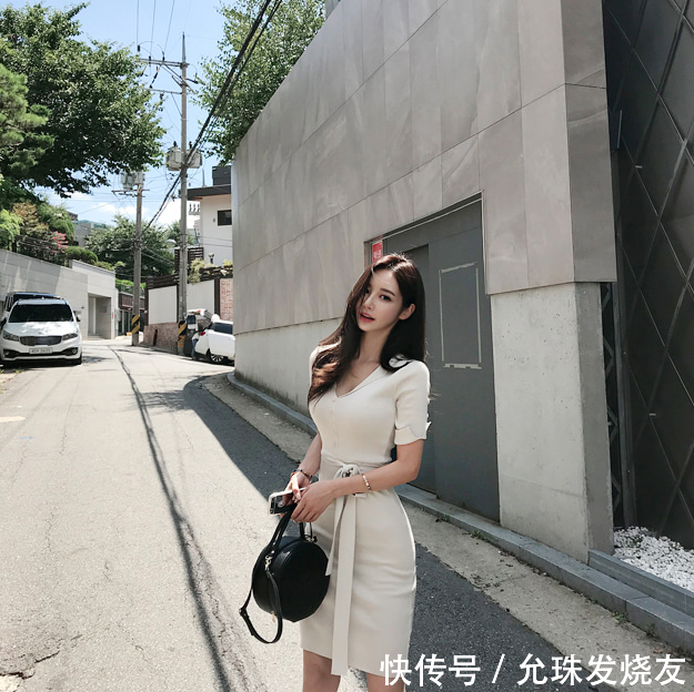 美腿物语:孙允珠简约古茶撞奶休闲衣裙