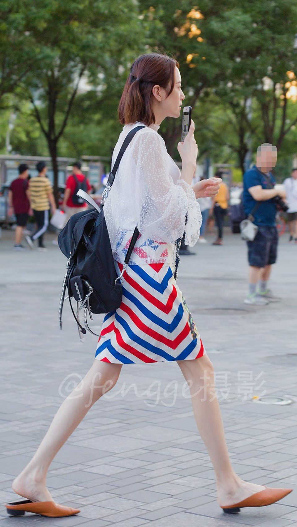 时尚街拍:小姐姐的大长腿太细了，用仙鹤腿来形容毫不为过