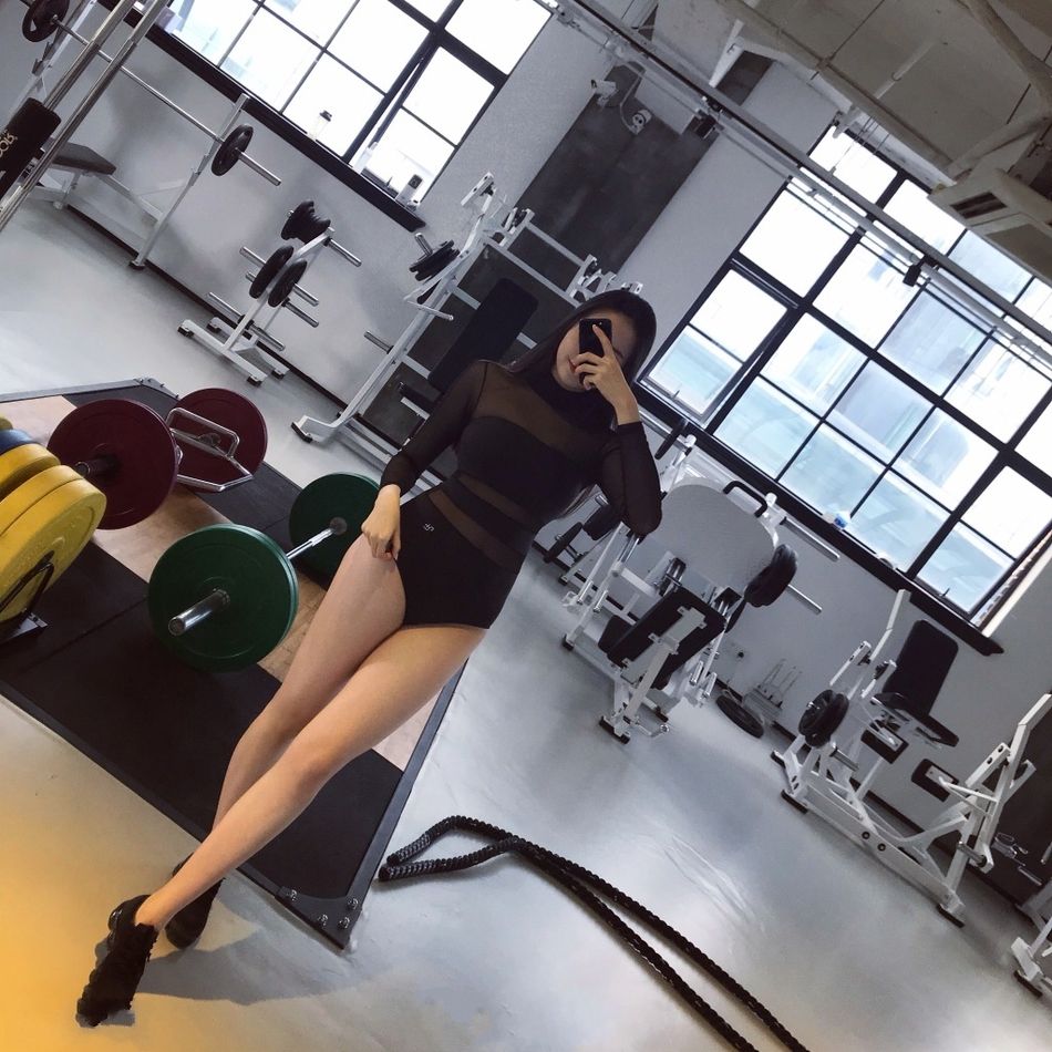 爱健身的妹子身材就是性感好看