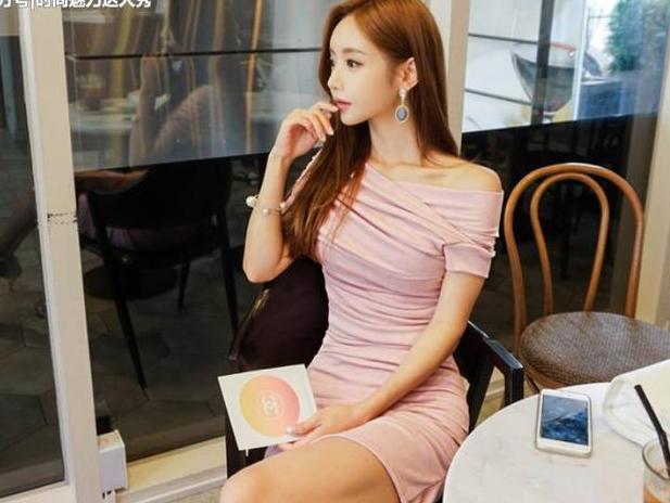 女神搭配：精致动人的紧身裙小姐姐线条优美，诠释女性迷人气息！