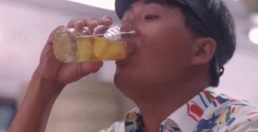 看过杨颖和杨紫的假吃，再看发哥生吞12个鸡蛋，就知道什么是敬业