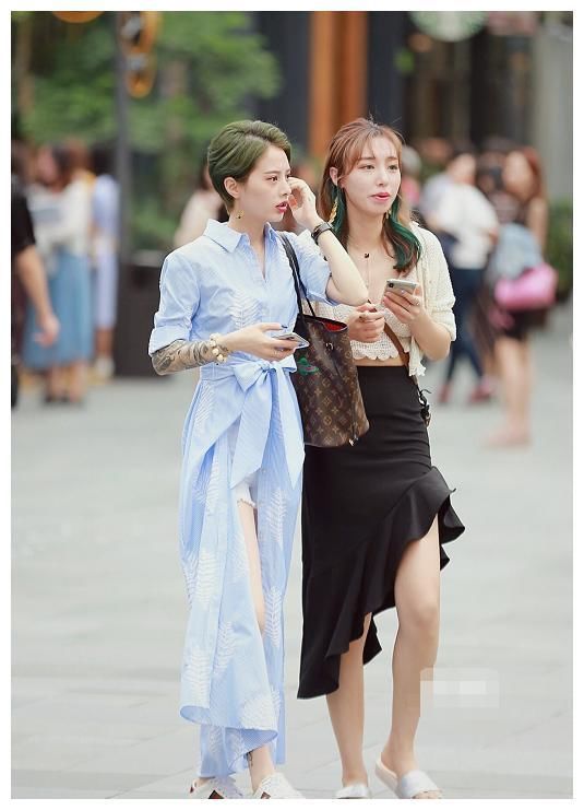 街拍:时尚姑娘清凉出行，图五穿“透明纱”，简直美“呆”了!