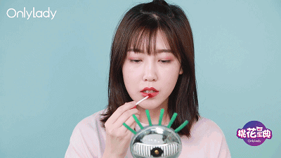 桃花宝典丨补涂口红好麻烦!这几款不脱妆口红你知道吗?