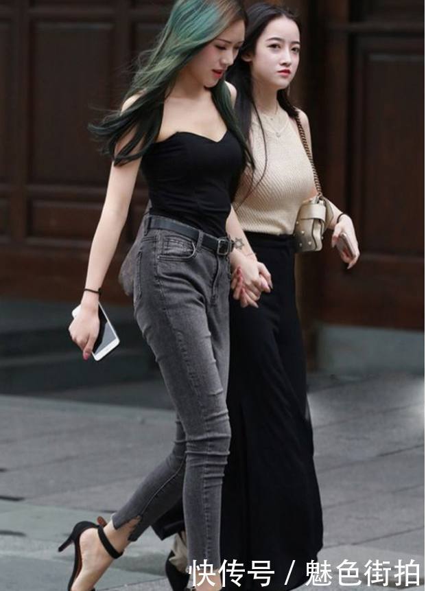 路人街拍，小姐姐拥有修长玉腿，美到极致